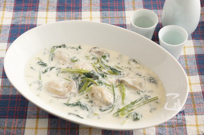 牡蠣と小松菜の中華風クリーム煮と日本酒